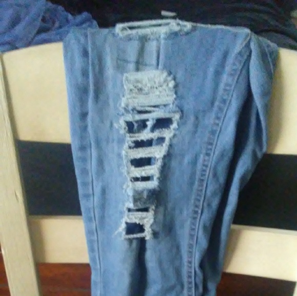 Ripped jeans - Picture 2 of 3